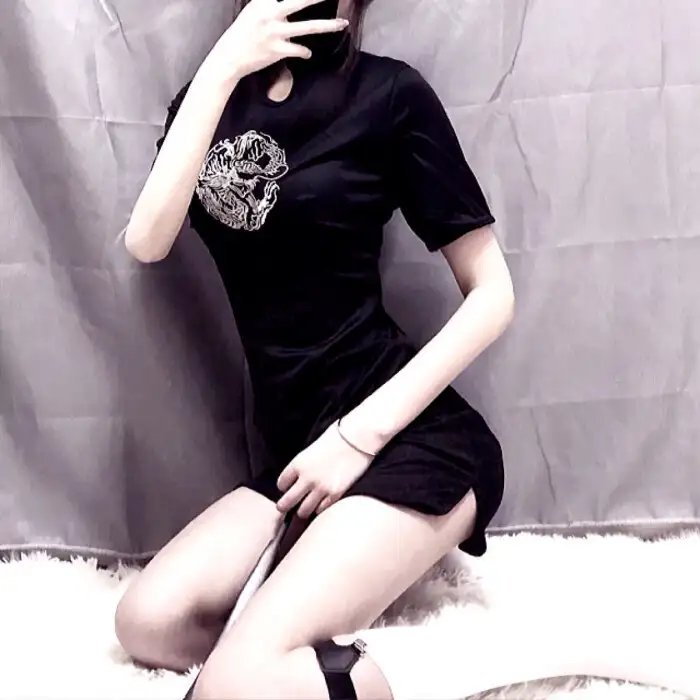 人群中的孩童封面